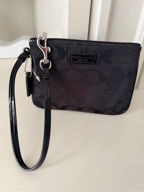 Vintage Y2K 2000’S COACH Classic Black Monogram CC Patent Wristlet BRAND NEW